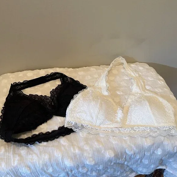 EUC Gilly Hicks Bralettes, Small - Picture 2 of 12